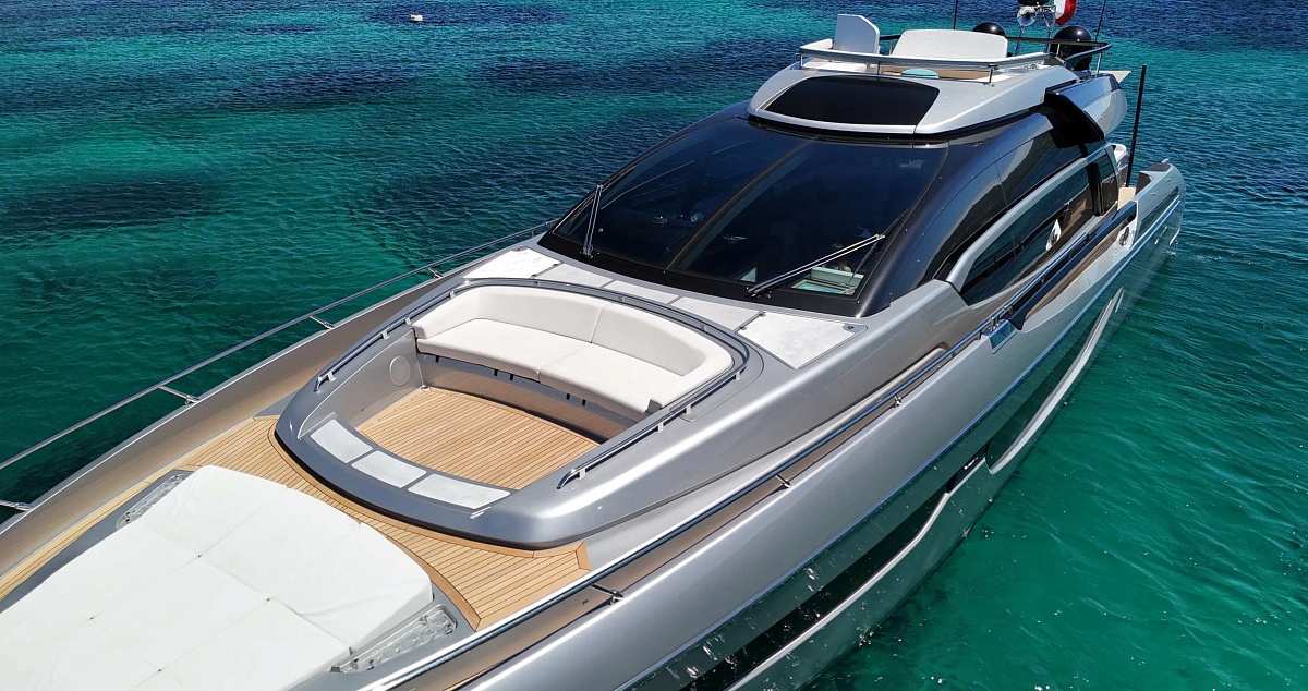 Аренда мега яхты Riva Perseo 76 на Сардинии, Италия